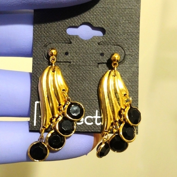 Women's Stylish Embossed Polished Gold tone & Black Drop Dangle Earrings 1.5-in - Picture 3 of 4